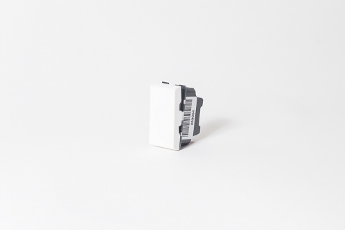 Выключатель одноклавишный 22,5х45 белый, с безвинтовым зажимом (200004)