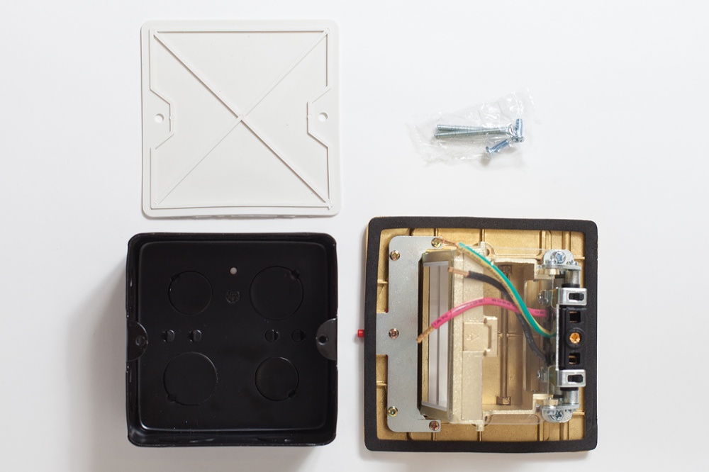 Люк на 1,5 поста (45х45), латунь, с металлической коробкой, IP44_2
