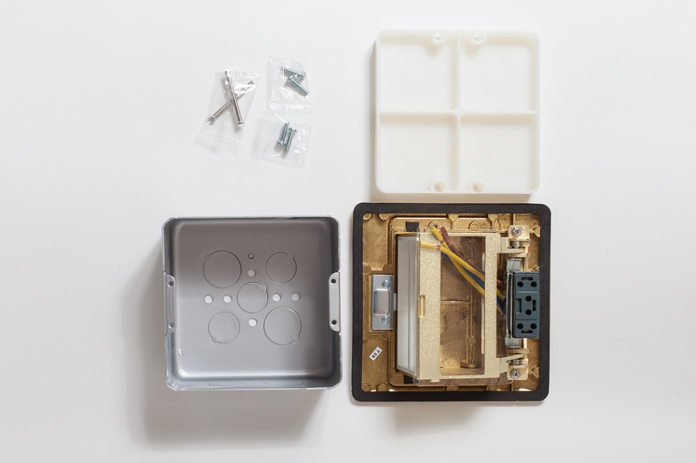 Люк на 2 поста (45х45), латунь, с металлической коробкой, IP44_2