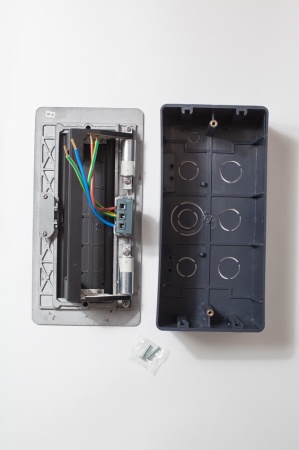 Люк на 3 поста (45х45), металл, черный с пластиковой коробкой, IP40 SPL 300013-2