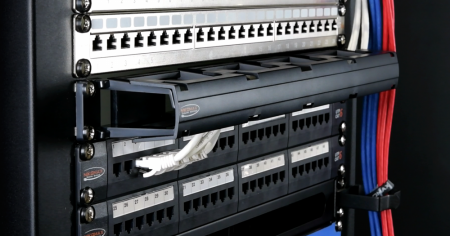 Кабельный органайзер NIKOMAX 19", 1U, глубина 70мм, пластиковый, с крышкой, черный, NMC-OP700C-2