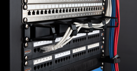 Кабельный органайзер NIKOMAX 19", 1U, глубина 70мм, пластиковый, с крышкой, черный, NMC-OP700C-1