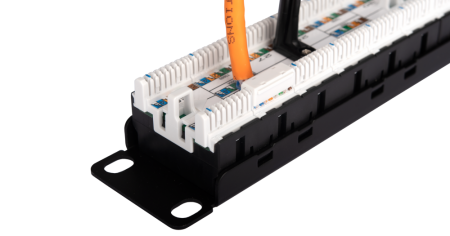 Коммутационная панель NIKOMAX 19", 1U, 48 портов, Кат.5e, неэкранированная, с органайзером, черная-1